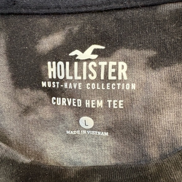 Hollister Black and Gray Curved Hem Tee - Picture 3 of 10